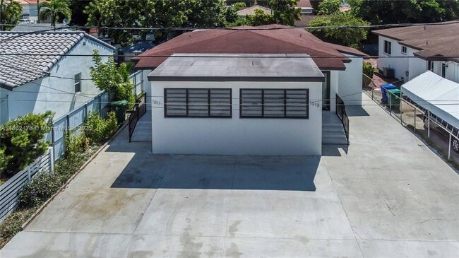 Building Photo - 1013 SW 9th Ave