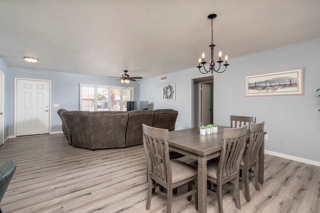 Photo - 951 W La Jolla Dr House