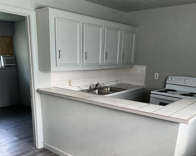 Building Photo - 5409 Suez St