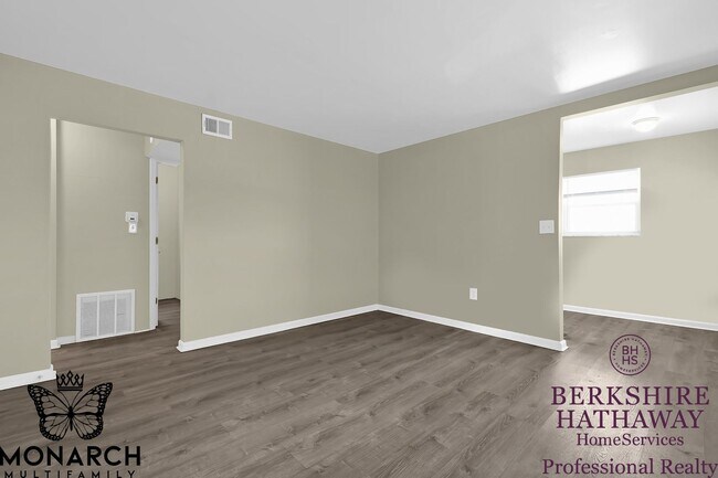 Building Photo - 2033 W Broad St