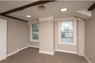 Building Photo - 163 College St