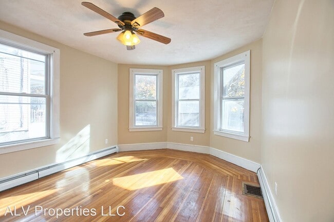 Building Photo - 23 Simon St