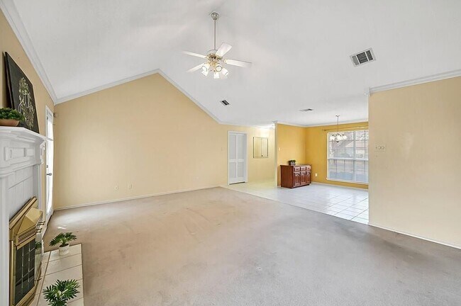 Foto del edificio - 3205 Village Park Dr