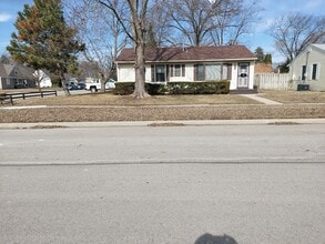 Building Photo - 202 Renrose Ave