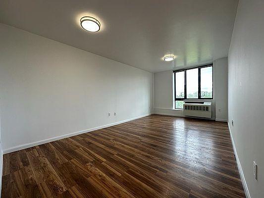 Foto principal - 1 bedroom in Bronx NY 10468