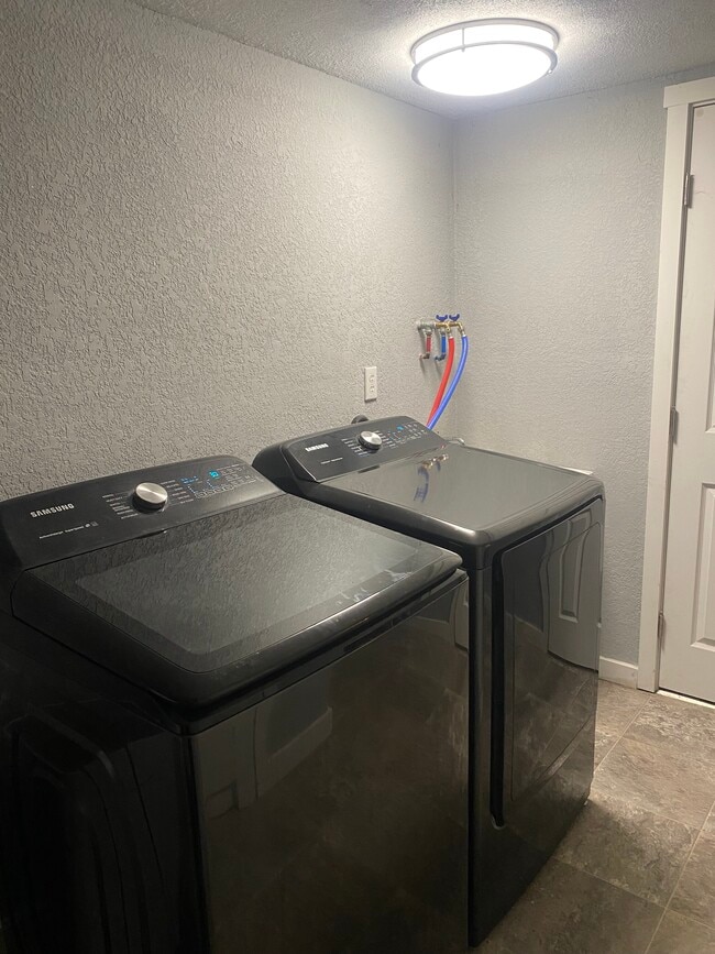 Building Photo - 3402 E 17th Ave