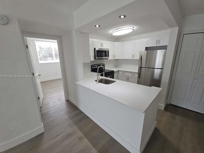 Building Photo - 8101 Crespi Blvd