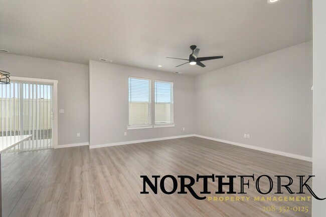 Building Photo - Modern Comfort Meets Meridian Living