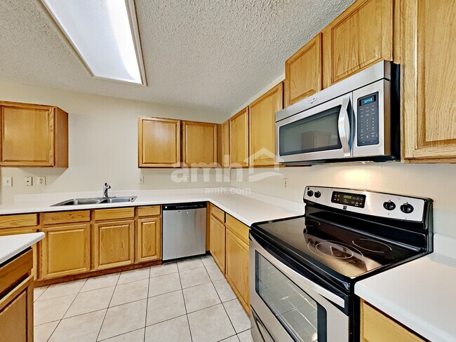 Building Photo - 18027 Redriver Song