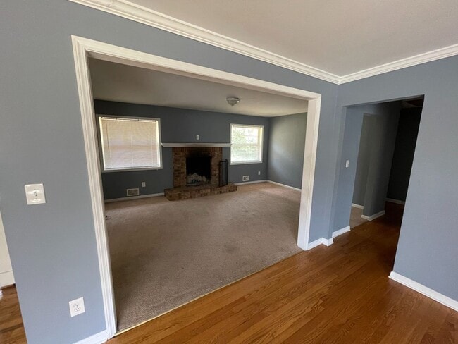 Building Photo - Single Family Home in Gainesville City Limits
