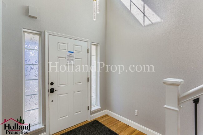 Foto del edificio - Modern 4-Bedroom Home with Office, Outdoor...