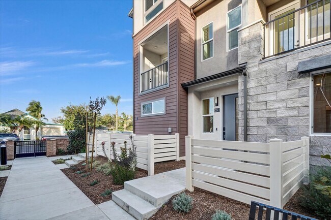 Foto del edificio - 10002 Central Ave