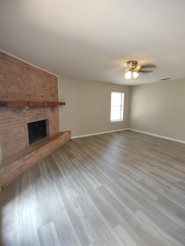 Building Photo - 2706 Lake Meadow St
