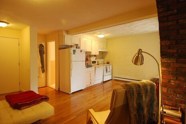 Building Photo - 99 Hudson St