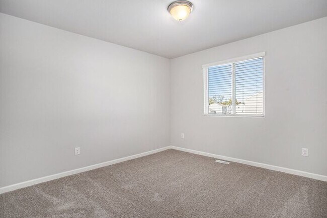 Foto del edificio - 650 Bush Blvd