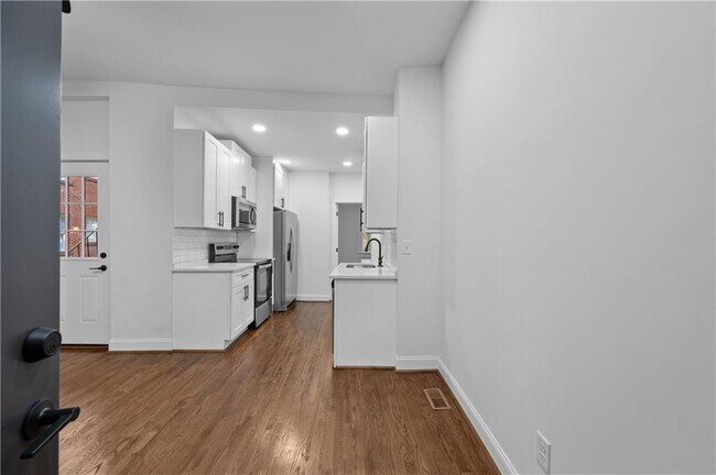 Foto del edificio - 360 Ponce De Leon Ave NE