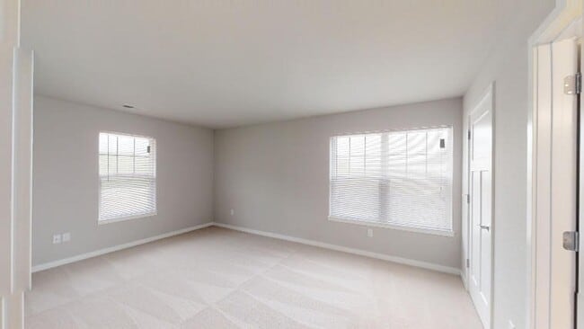 Building Photo - Condo Style Upper 2 Bedroom 2 Bathroom Apartment is Available