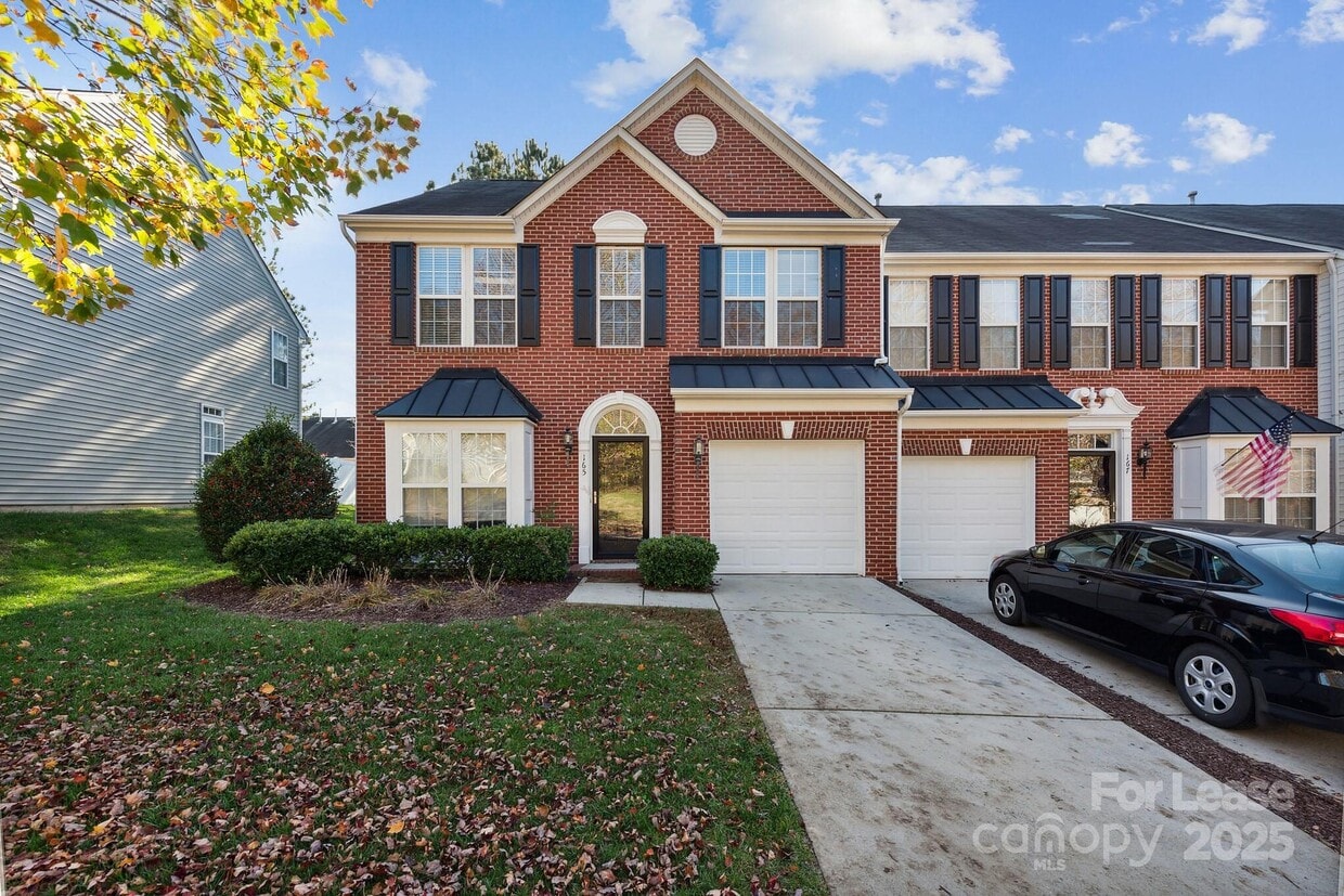Primary Photo - 165 N Arcadian Way