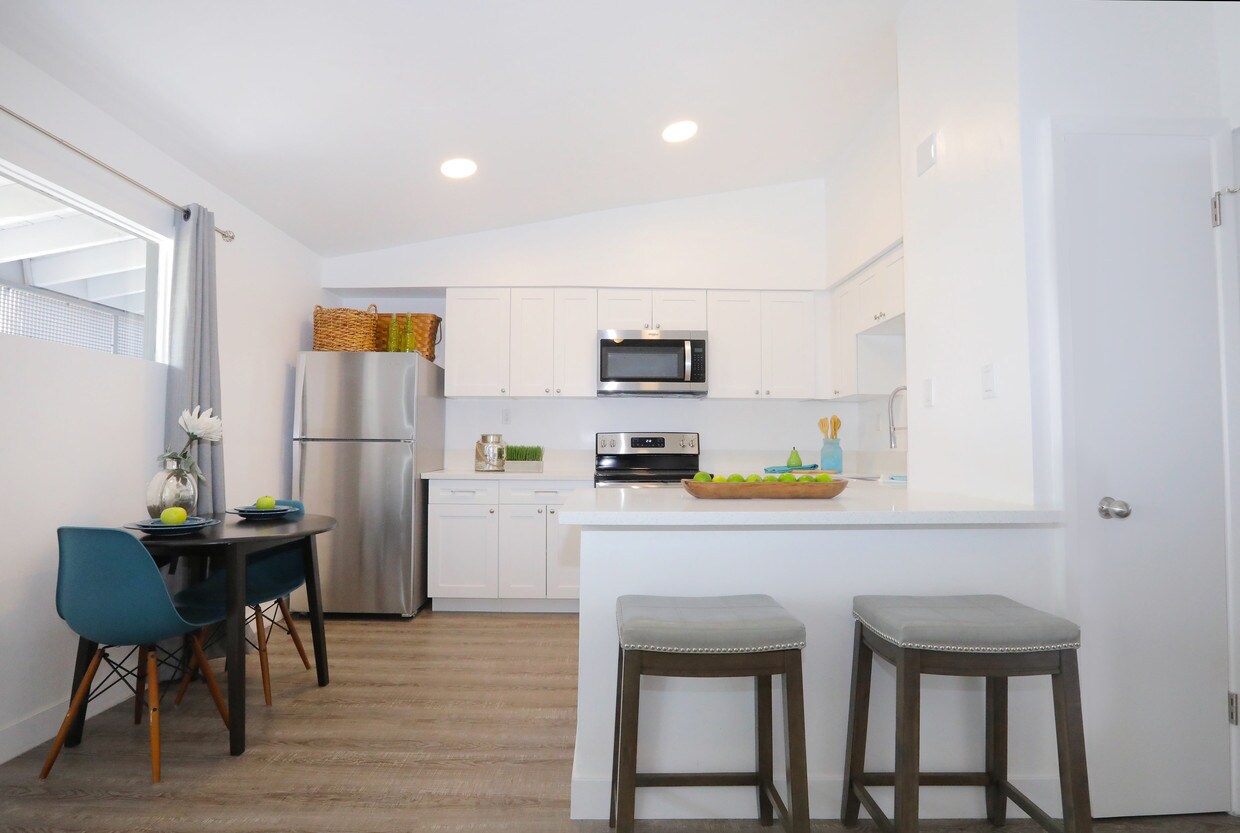 Foto principal - 3727 East 5th Street