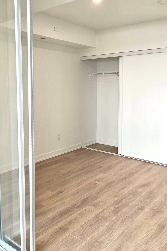 Photo du bâtiment - 1100 Sheppard Av W