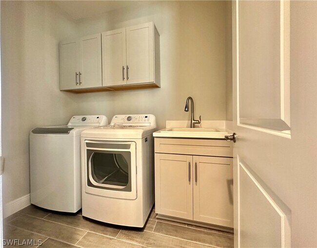 Foto del edificio - 4580 Centaurus Cir