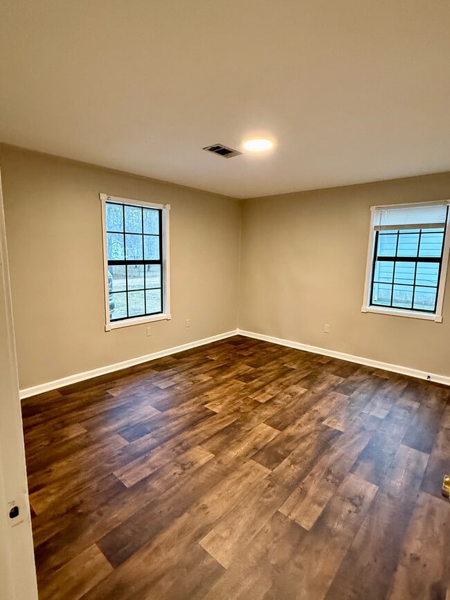 Building Photo - 107 Dorman Ave