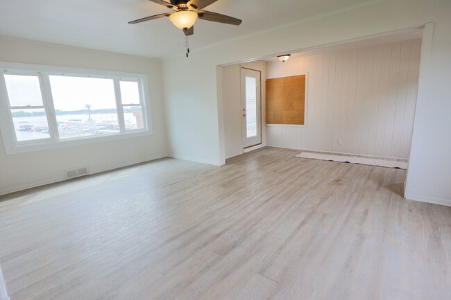 Building Photo - 528 N Cogswell Dr