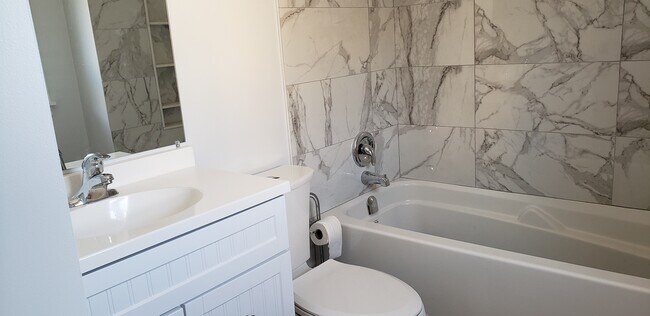 Photo du bâtiment - 500 Saint Clarens Av
