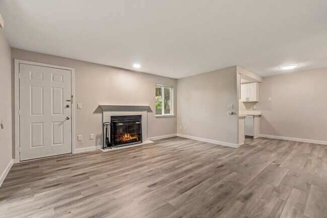 Building Photo - Fully Renovated 1 Bedroom with Utilities I...