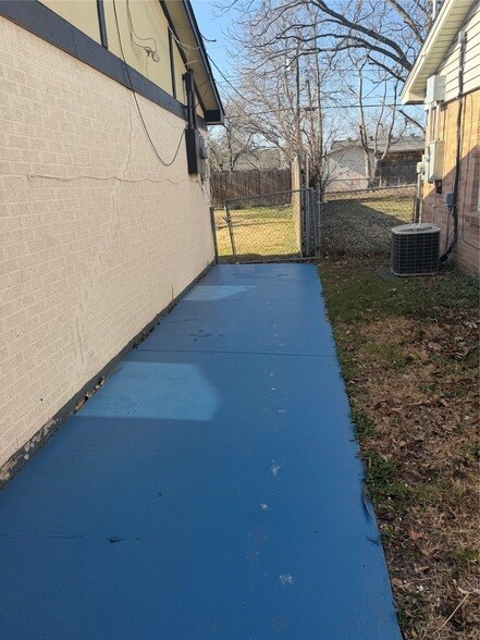 Foto del edificio - 13729 Birchlawn Dr