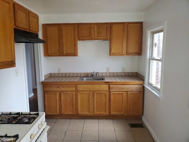 Building Photo - 3 br, 1 bath House - 20215 Ward St