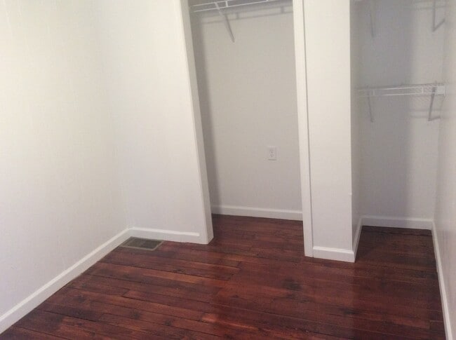 Building Photo - 3 Bedroom Home-York City SD