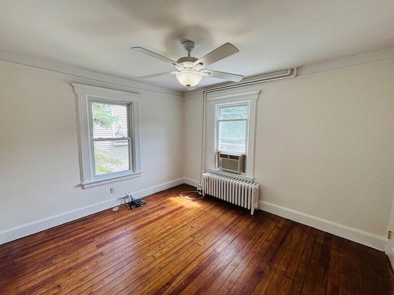 Foto principal - 133 Berry Hill Rd