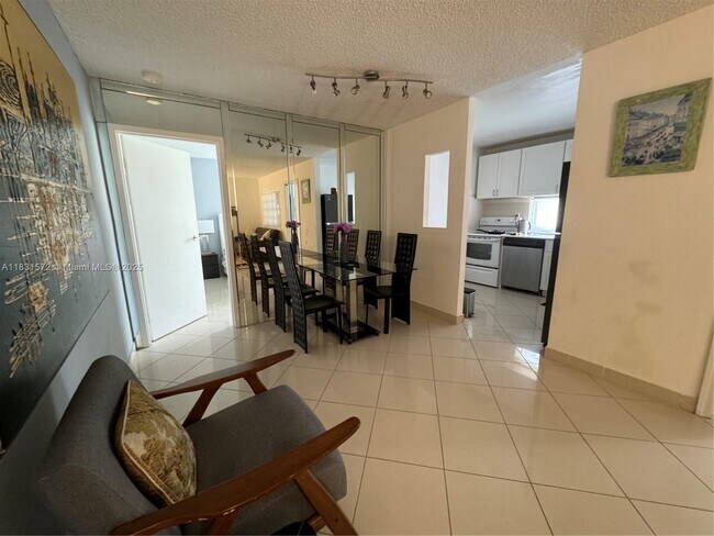 Foto del edificio - 16909 N Bay Rd