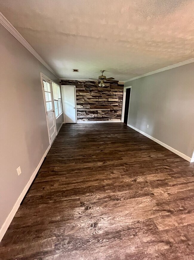 Foto del edificio - 3 Bed/2 Bath Home