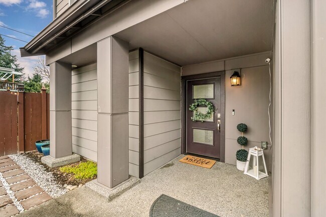 Photo - Modern Tri-Level 4BD/3.5BTH Townhouse in L...