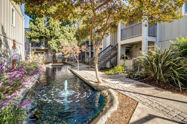 Foto del edificio - Round Hill Creek Apartments