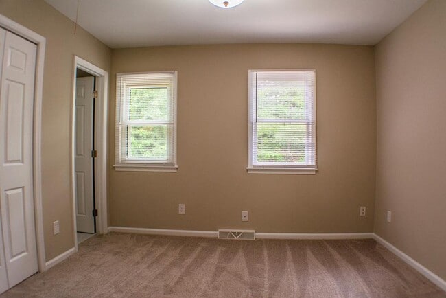 Building Photo - 321 Oak Arbor Ln