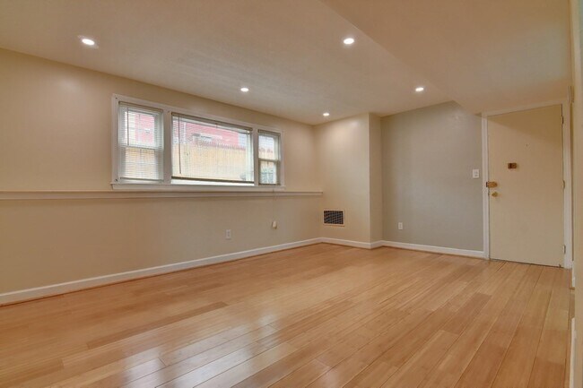 Building Photo - 30 Trull St