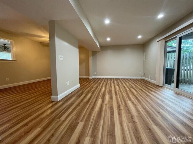 Foto del edificio - 6102 Hana Rd