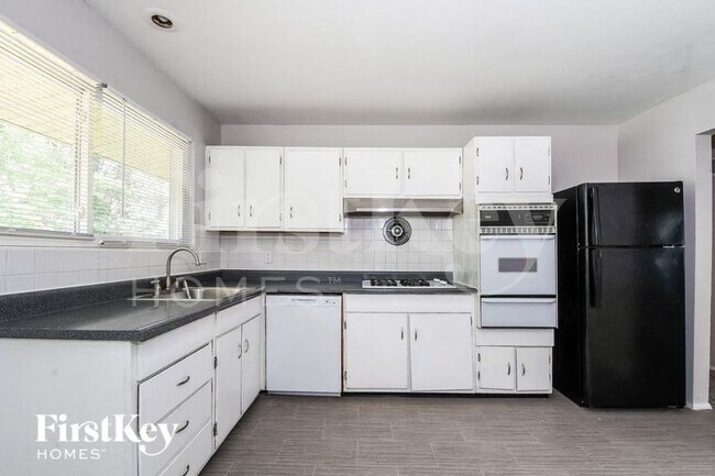 Building Photo - 1335 Pepperhill Dr