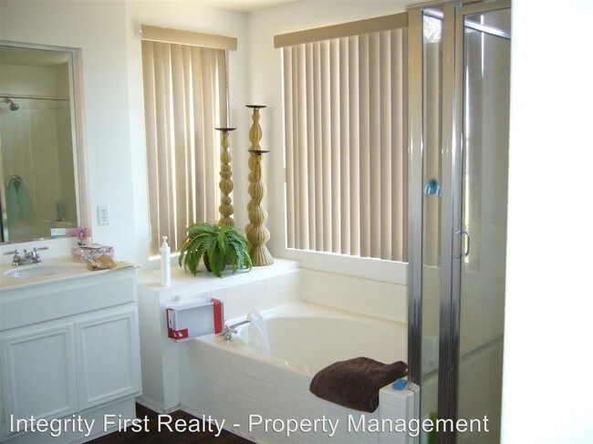Building Photo - 4 br, 2.5 bath House - 1220 La Vida