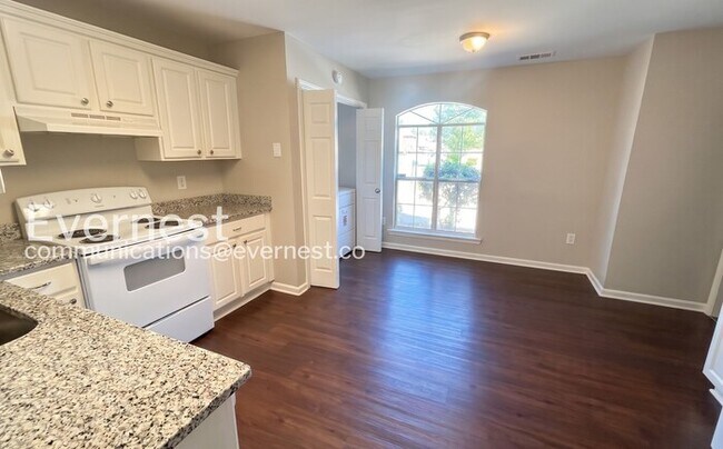Foto del edificio - 128 Rocky Ridge Dr