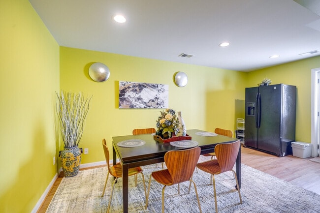 Building Photo - 8953 Birchbay Circle-SI ID1385982P