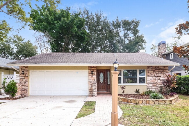 Building Photo - 905 Evelyn Ave