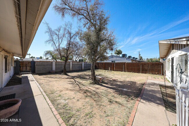 Building Photo - 2226 W Heatherbrae Dr