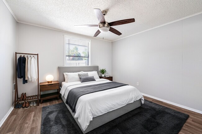 Canyon & Knox Landing - Knoxville, TN - Dormitorio - Canyon & Knox Landing