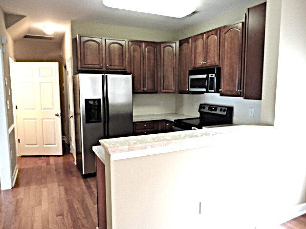 Foto del edificio - 3150 Glenshire Dr