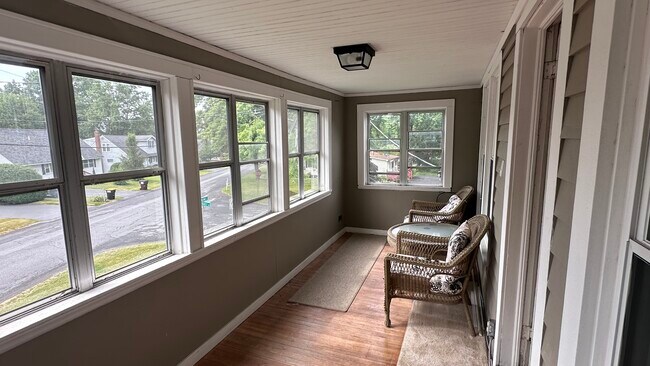 Porche trasero - 1817 Hillside Ave