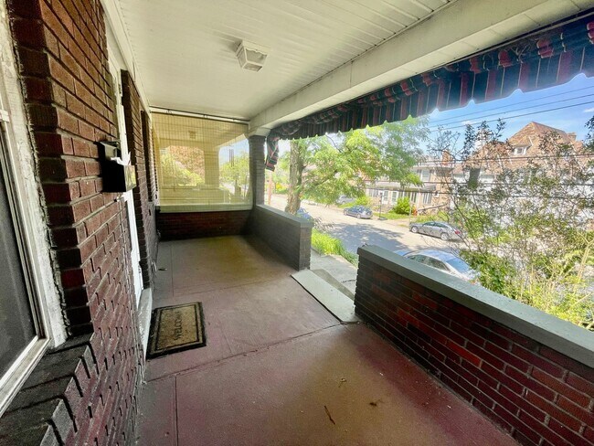 Building Photo - Charming Pittsburgh Retreat: 3-Bed Home wi...